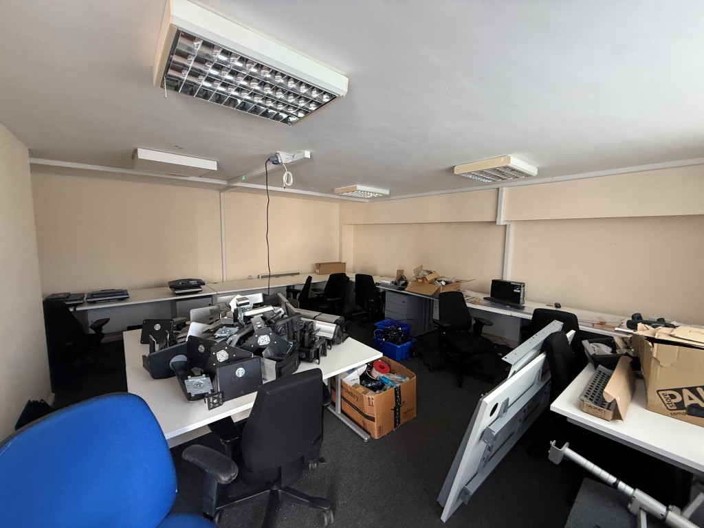 Lot: 55 - VACANT COMMERCIAL UNIT - Office 2